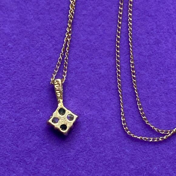 💛 10k Yellow Gold Flower Emerald & Diamond Necklace - Picture 4 of 7